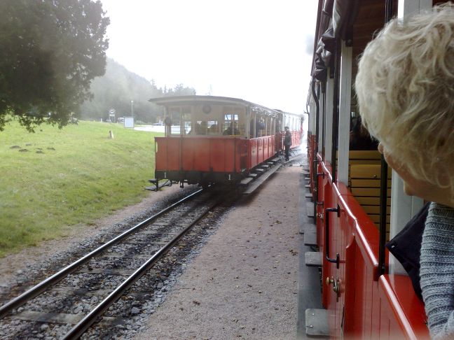 Begegnung mit dem Gegenzug in Eben.