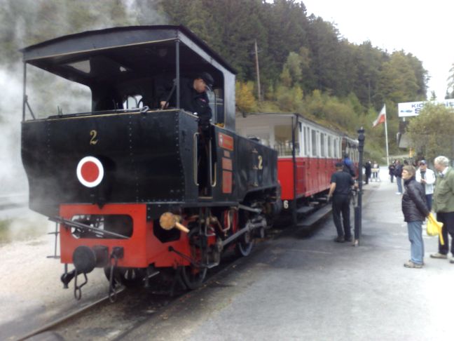 Lok umsetzen: Die Dampflok verbraucht fr die Berg- und Talfahrt 350 kg Steinkohle und 3 cbm Wasser.