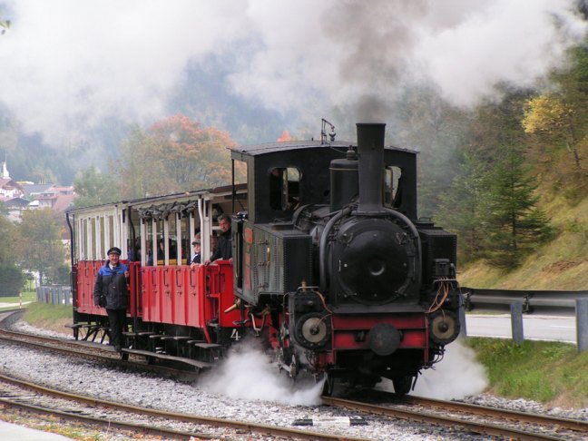 Die Dampfzahnradbahn und unser Schaffner fahren wieder talwrts. (Sonja)