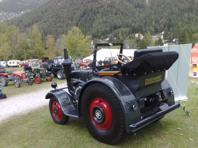 Kolossaler super restaurierter Oldtimer- Hanomag Bulldog