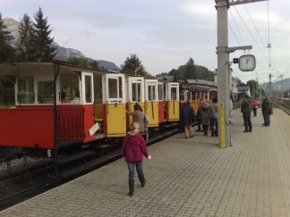 Abfahrt mit der Dampf-Zahnradbahn