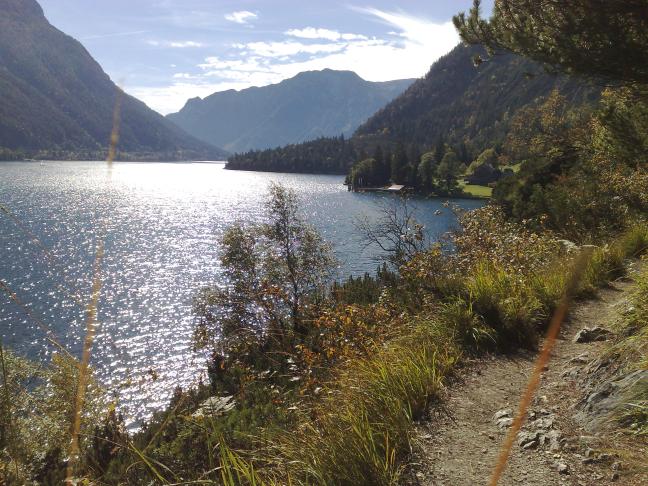Fast immer nah am Abgrund - wenig Ausweichspielraum bei Gegenverkehr