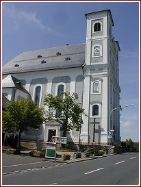 Katholische Pfarr- und Wallfahrtkirche Fuchsm�hl mit einer au�ergew�hnlichen Akustik im Innenschiff
