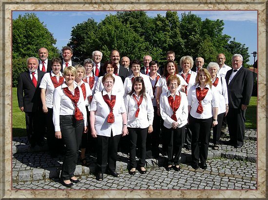 Kirchenchor Fuchsmhl 2012 mit Chorleiter Heribert Bauer und Organist Hubert Khler